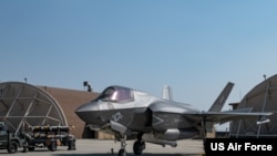 资料照:《金融时报》报道称台湾正在考虑扩大对美国的军购,包括60架F-35隐形战机。台湾国安官员对此表示,目前没有向美国当选团队提出具体的军备采购“清单”。