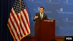 共和党联邦众议员加拉格尔(Rep. Mike Gallagher, R-WI)2022年10月18日在传统基金会发表演说。(美国之音记者李逸华拍摄)