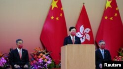 资料照:香港特首李家超在庆祝中国国庆的晚宴上讲话。(2022年10月1日)