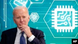 美国总统拜登在白宫出席一个推动“芯片法”的活动。(资料照片,2022年3月9日)