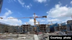 上海市崇明区长兴岛上处于停建状态的泰禾大城小院工地。(上海大城小院业主提供图片)