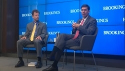 美国前国防部长马克·埃斯珀(Mark Esper)(右)7月14日出席布鲁金斯学会举办的座谈会。(记者薛小山拍摄)