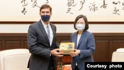 台湾总统蔡英文接见埃斯珀率领的大西洋理事会访问团。(照片提供:台湾总统府)