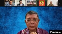 မလေးရှားနိုင်ငံခြားရေးဝန်ကြီး Saifuddin Abdullah ဇူလိုင်လ ၃၀ ရက်နေ့က အွန်လိုင်းဆုတောင်းပွဲ တက်ရောက်နေစဉ်။