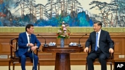 中国国家主席习近平2023年7月17日在北京会见菲律宾前总统杜特尔特(Rodrigo Duterte)(美联社)