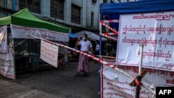 စက်တင်ဘာ ၂၆ ရက်နေ့က ရန်ကုန်မြို့အတွင်း lockdown ချထားသည့် လမ်းတနေရာ