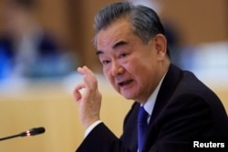 中国国务委员兼外交部长王毅出席金边举行的东盟外长会议。 (2022年8月4日)