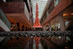 香港大学校园里展示的悼念1989年六四天安门事件死难者的“国殇之柱”。(2021年10月13日)