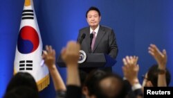 韩国总统尹锡悦2022年8月17日举行上任100天记者会。(路透社)
