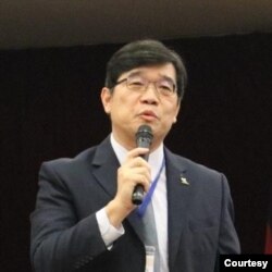 位于台北的淡江大学欧洲研究所副教授郑钦模