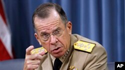 资料照:时任美军参谋长联席会议主席的麦克∙穆伦(Mike Mullen)在五角大楼的一个记者会上讲话。(2011年9月20日)