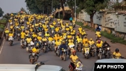 乌干达现任总统约韦里•穆塞韦尼的支持者在首都庆祝胜利(2021年1月16日)