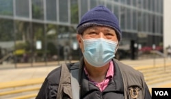 香港市民吴先生表示,旁听前人民力量副主席谭得志“发表煽动文字”等11项罪名成立后,不敢再发表网上言论 (美国之音/汤惠芸)