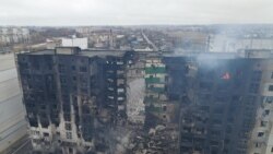 在乌克兰基辅地区的博罗迪安卡城,一栋住宅楼被炮击摧毁。 (2022 年 3 月 3 日)