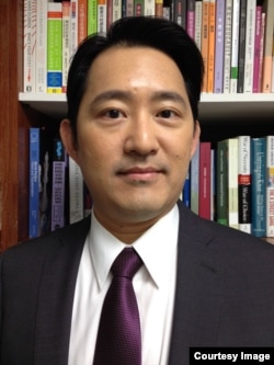 位于台北的政治大学外交系教授卢业中(照片提供:卢业中)