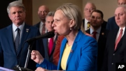 Конгресменка Вікторія Спартц говорить про війну в Україні під час республіканської прес-конференції 1 січня 2022 року на Капітолійському пагорбі у Вашингтоні. (AP Photo/Jacquelyn Martin)