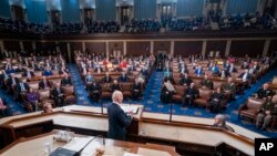 အမေရိကန်သမ္မတ Joe Biden နိုင်ငံတော်အခြေပြမိန့်ခွန်းပြောကြားစဉ်။ (မတ် ၁၊ ၂၀၂၂)