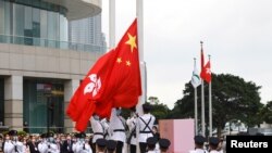 当局在香港主权移交中国24周年纪念日举行升旗仪式(路透社)