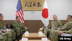 美日陆军指挥官会晤(美国陆军2019年12月15日照片)