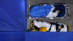 香港全民强检不排除禁足 人心惶惶现抢购潮 香港全民强检不排除禁足 人心惶惶现抢购潮