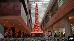 资料照片:曾位于香港大学校园里的悼念1989年“六四”天安门事件死难者的“国殇之柱”。(2021年10月13日)