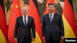 中国国家主席习近平在北京人大会堂会晤到访的德国总理朔尔茨。(2022年11月4日)