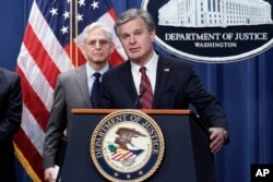 美国联邦调查局(FBI)局长克里斯托弗·雷