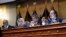 调查2021年1月6日冲击国会大厦事件的众议院专责委员会的成员在国会大厦举行最后会议。(2022年12月19日)