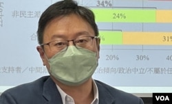 前民主派立法会议员、香港浸会大学政治及国际关系学系副教授陈家洛表示,港府的地区管治引入大陆化的”小区“模式,地区资源分配更倾向于亲政府的团体,可能成为社区监察组织 (美国之音/汤惠芸)