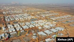 资料照:中国河北省石家庄建造可以容纳数千人的方舱。(2021年1月16日)