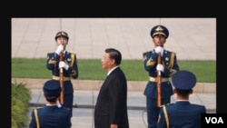 Nhìn thấy được nguy cơ không thể kéo dài chính sách này nữa, Ủy ban Thường vụ Bộ Chính trị (PSC) gồm Tập Cận Bình và sáu thành viên đã quyết định đảo ngược chính sách này.