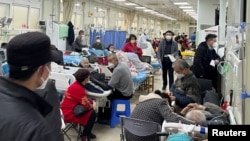 上海一家医院急诊室里的新冠病人 (2023年1月4日)