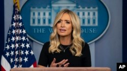 白宫新闻秘书凯莉·麦克纳尼在白宫记者会上讲话。(2020年5月26日)