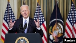 美国总统拜登在白宫国宴厅就3月份的就业报告发布讲话。(2022年4月1日)