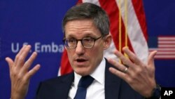 အမေရိကန်နိုင်ငံခြားရေးဌာန အတိုင်ပင်ခံ Derek Chollet