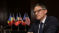 ဒေါ်အောင်ဆန်းစုကြည် အပေါ် ထောင်ဒဏ်ချမှတ်မှု အတုအယောင် တရားရေးစနစ် (Derak Chollet) ဒေါ်အောင်ဆန်းစုကြည် အပေါ် ထောင်ဒဏ်ချမှတ်မှု အတုအယောင် တရားရေးစနစ် (Derak Chollet)