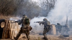 时事大家谈:VOA专访平可夫:俄军侵乌损失惨重 普京已成“政治殭尸” 时事大家谈:VOA专访平可夫:俄军侵乌损失惨重 普京已成“政治殭尸”