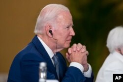 美国总统拜登与中国国家主席习近平在印尼20国峰会期间举行面对面会谈。(2022年11月14日)