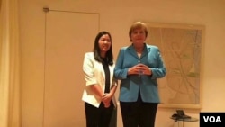 德国总理默克尔在北京会见人权律师余文生的妻子许艳等多名维权人士。余文生因公开要求罢免习近平结束极权专制而被捕。(推特图片)