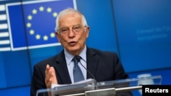 资料照:欧盟外交事务高级代表博雷尔(Josep Borrell)在召集外交事务对话会后见记者(2020年6月15日)