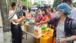 စားအုန်းဆီဈေးထိန်းချုပ်ဖို့ စစ်ကောင်စီကြိုးပမ်းချက် မအောင်မြင် စားအုန်းဆီဈေးထိန်းချုပ်ဖို့ စစ်ကောင်စီကြိုးပမ်းချက် မအောင်မြင်