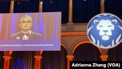 著名人权律师陈光诚2022年5月17日获得布拉德利奖。(美国之音记者魏之拍摄)