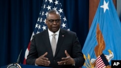 在由47个国家参加的乌克兰防务联络组会议在五角大楼举行了在线会议后,美国国防部长奥斯汀对媒体讲话。(2022年5月23日)