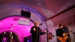 တိုက်ပွဲဝင် ယူကရိန်းအတွက် Kyiv မြို့တော်ရောက် Bono ရဲ့ဂီတဖြေဖျော်ပွဲ တိုက်ပွဲဝင် ယူကရိန်းအတွက် Kyiv မြို့တော်ရောက် Bono ရဲ့ဂီတဖြေဖျော်ပွဲ