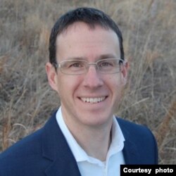 美国电信科技新闻网站“轻阅读”(Light Reading)编辑主任迈克·丹诺(Mike Dano) (照片提供:迈克·丹诺)