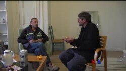 ယူကရိန်း စစ်ပွဲကို ဆန့်ကျင်တဲ့ ပြည်ပရောက် ရုရှားအနုပညာရှင်များ ယူကရိန်း စစ်ပွဲကို ဆန့်ကျင်တဲ့ ပြည်ပရောက် ရုရှားအနုပညာရှင်များ