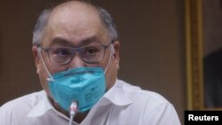 台湾人权工作者李明哲在记者会上讲述被中国大陆审判和监禁的经历。(2022年5月10日)