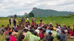 လူကုန်ကူးသူတွေ ခေါ်လာတဲ့ မြန်မာ ၁ဝဝ ကျော် ထိုင်းနယ်စပ်မှာ အဖမ်းခံရ လူကုန်ကူးသူတွေ ခေါ်လာတဲ့ မြန်မာ ၁ဝဝ ကျော် ထိုင်းနယ်စပ်မှာ အဖမ်းခံရ