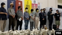 本周的台湾六四纪念活动,已融入香港反送中元素,展出如港人抗争时自制的汽油弹等历史资料。(美国之音特约记者杨安拍摄)