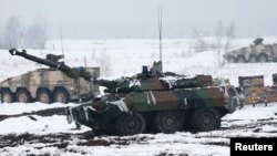 法国制AMX-10 RC型装甲作战车(中)(路透社资料图)